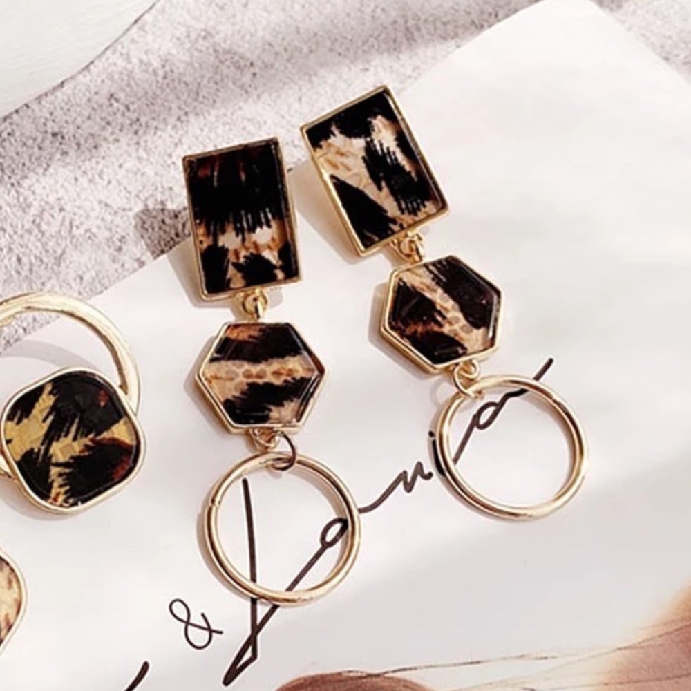 Leopard Print Geometric Hoop Stud Gold Earrings - Picture 4 of 8